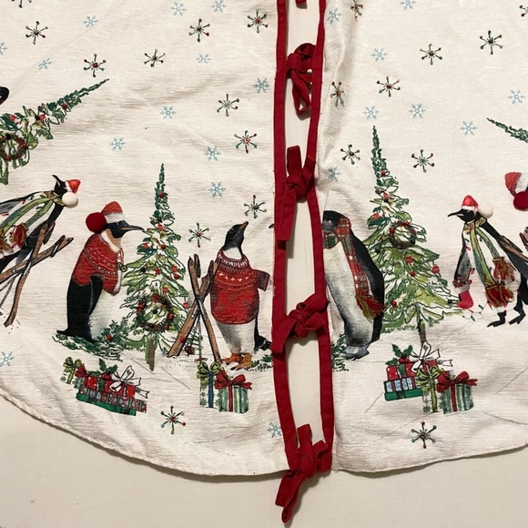 Queenwest Festive Penguin Christmas Tree Skirt - Picture 2 of 16
